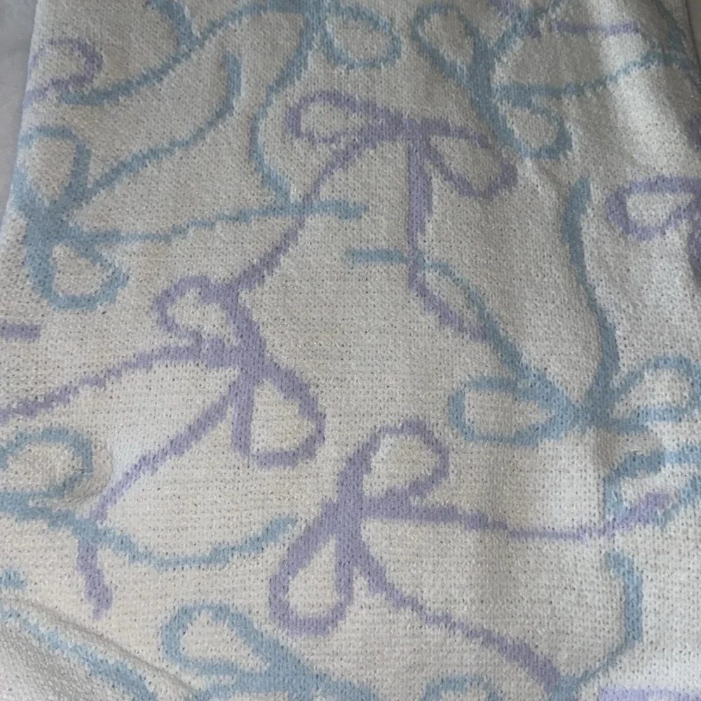 NWT - Envogue Bow ribbon blue and purple Throw